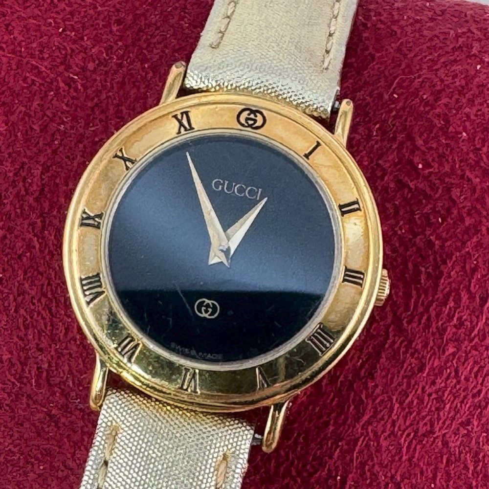 Vintage Swiss Quartz Gucci  Watch Roman Numeral Bezel Black Face Gold Strap